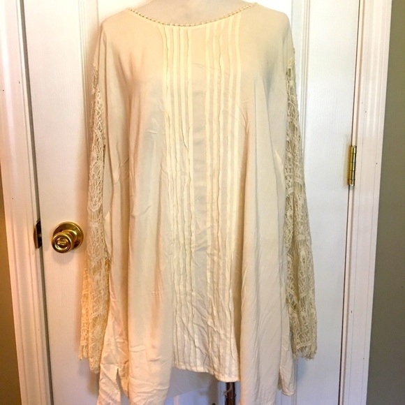 Cato women’s top size 26/28. Cool and lightweight. Beautiful crocheted sleeves. - Picture 1 of 12